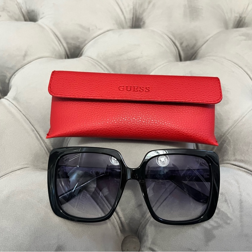 Guess wide frame sunglasses brand new